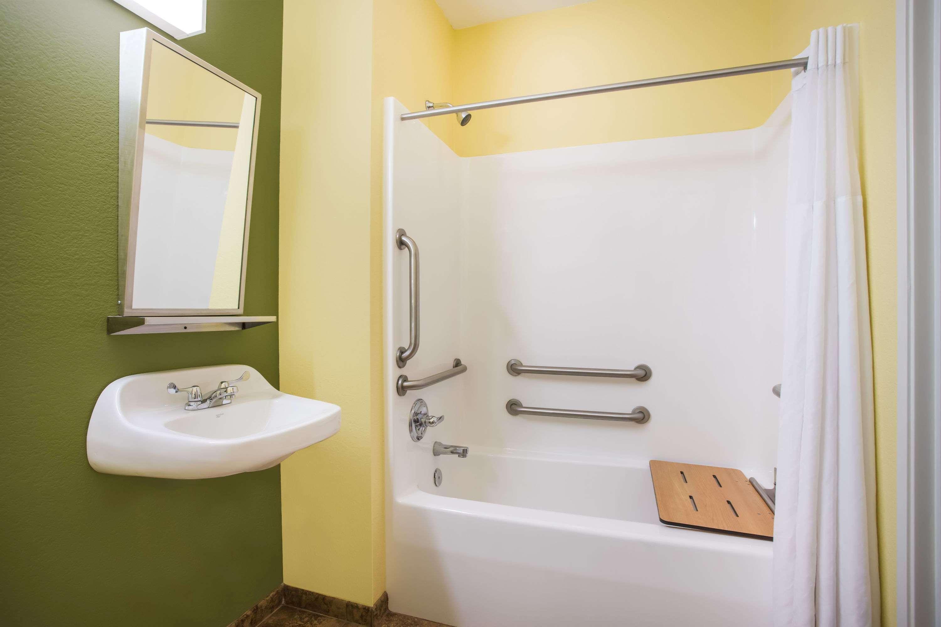 Microtel Inn And Suites By Wyndham Opelika Esterno foto